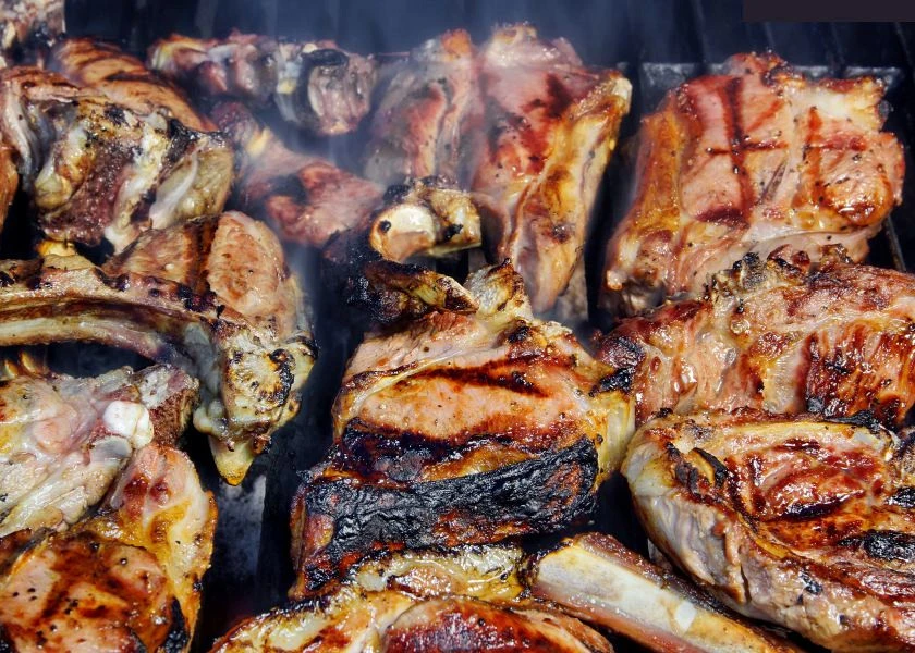 Cordero asado en horno de barro