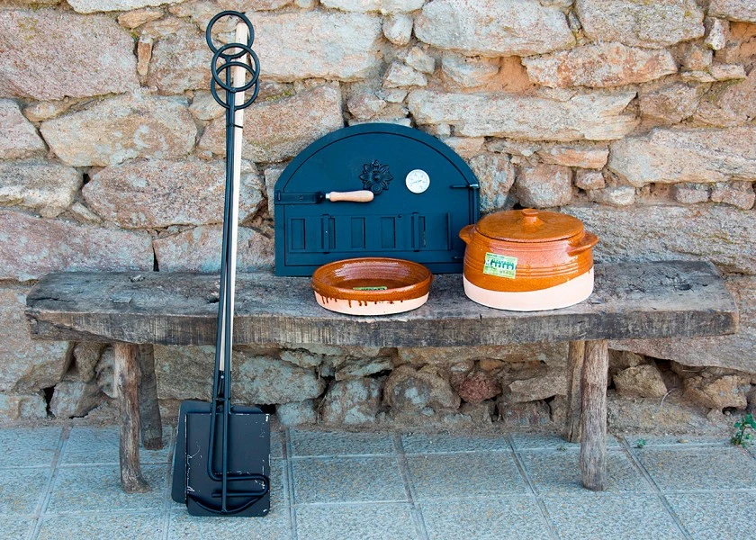 Set of accessories, pan and paella pot