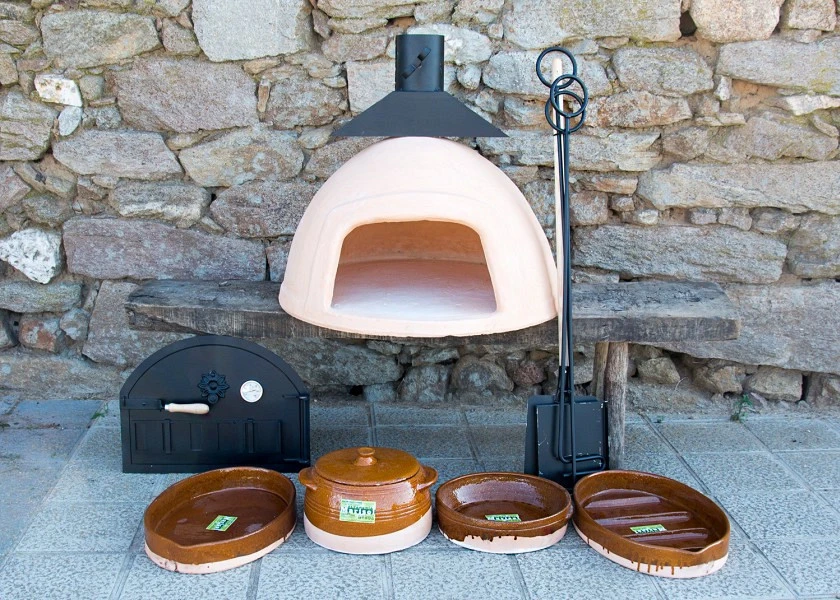 Set of oven, accessories, roasters, pan and paella pot
