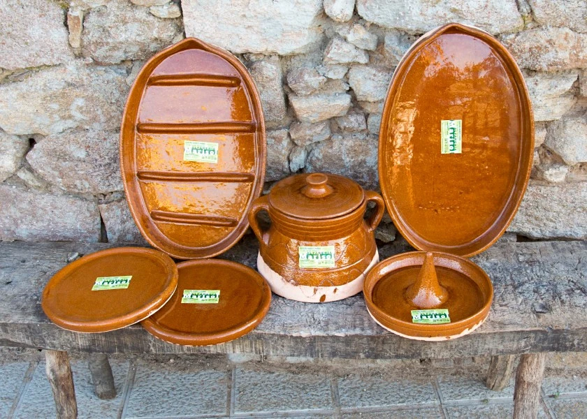 Set of roasters, dishes and stew pot.